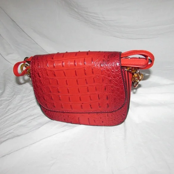 Red Croc-Embossed Shoulder Bag - Picture 5 of 12